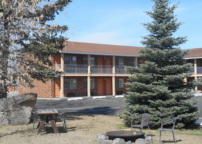 Henry'S Fork Inn