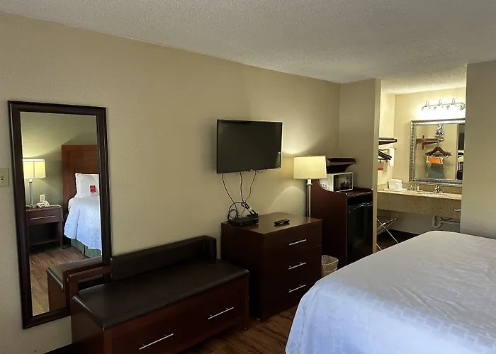 Econo Lodge Huntington - Barboursville University Area