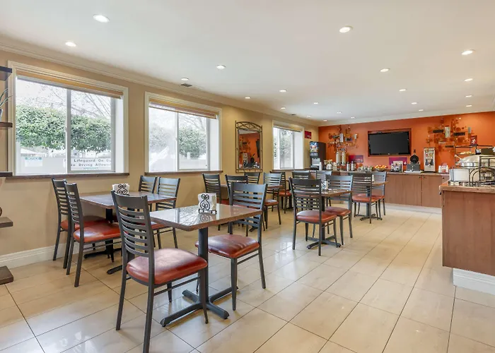 Best Western Plus Airport Plaza