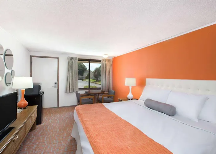 Howard Johnson By Wyndham Wilmington