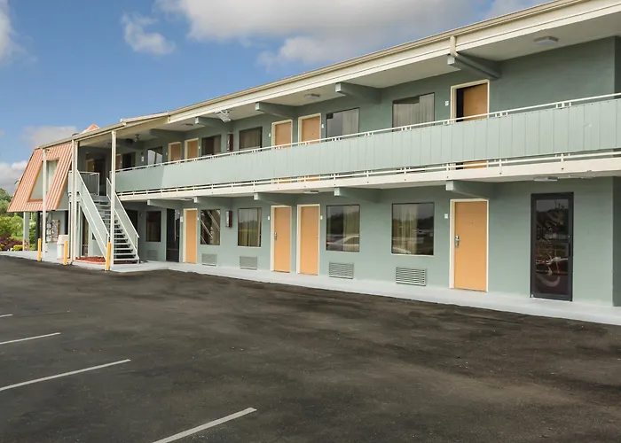Econo Lodge White Pine Morristown I-81 & I-40 Split