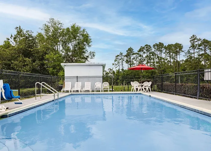 Days Inn By Wyndham Pensacola I-10