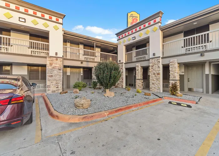 Super 8 By Wyndham Mcallen-La Plaza Mall-Downtown