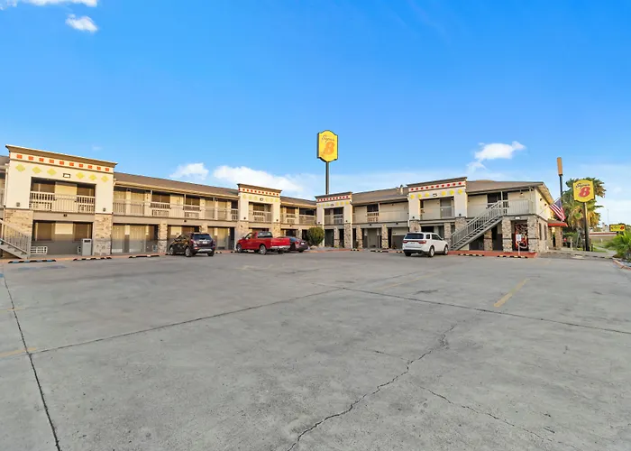 Super 8 By Wyndham Mcallen-La Plaza Mall-Downtown