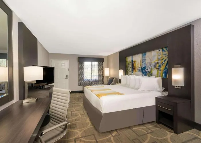 Days Inn By Wyndham Asheville Downtown North