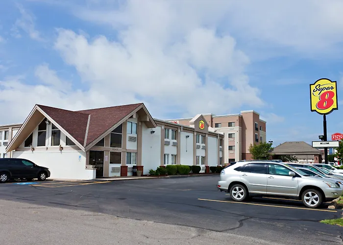 Super 8 By Wyndham Wichita Airport West Kellogg