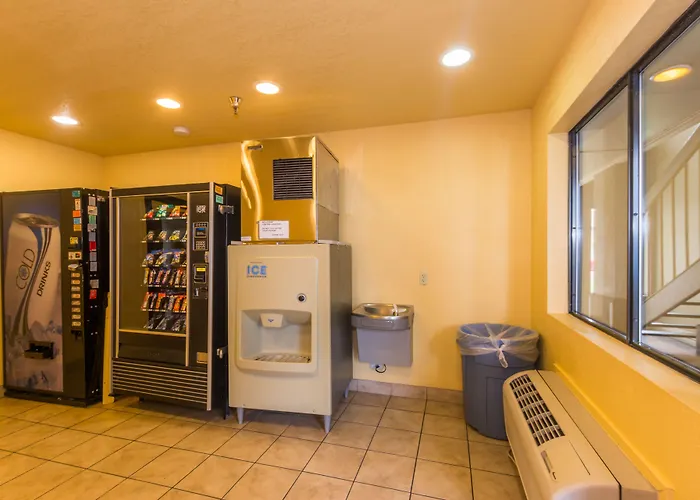 Super 8 By Wyndham Oklahoma Airport Fairgrounds West