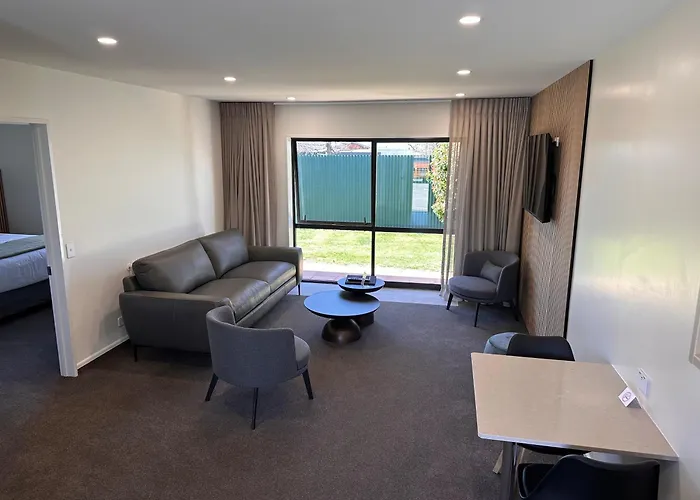 Lakes Suites