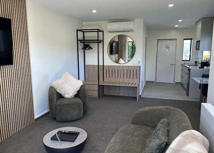 Lakes Suites
