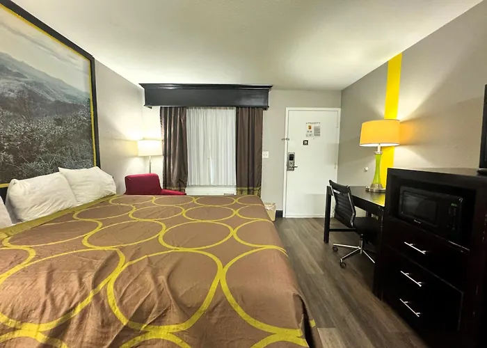 Super 8 By Wyndham Tupelo Airport