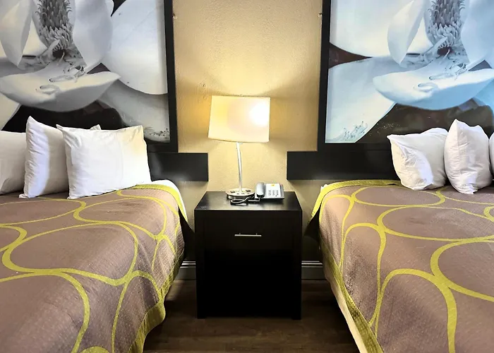 Super 8 By Wyndham Tupelo Airport