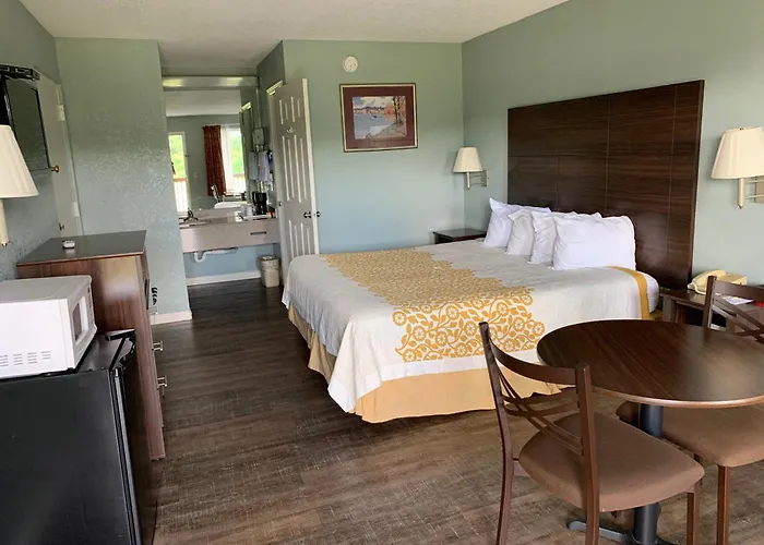 Days Inn By Wyndham Clinton