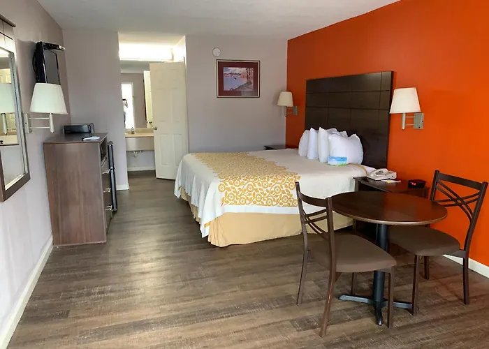 Days Inn By Wyndham Clinton