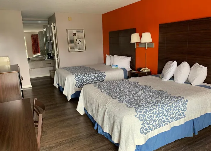 Days Inn By Wyndham Clinton