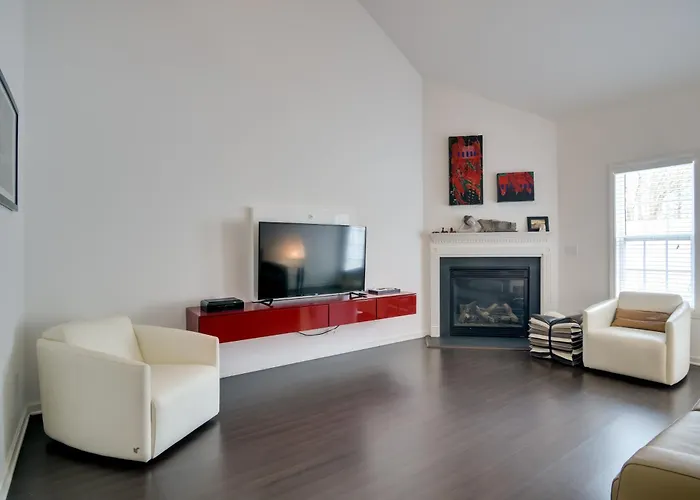 Inviting High Point Townhome With Patio + Privacy!