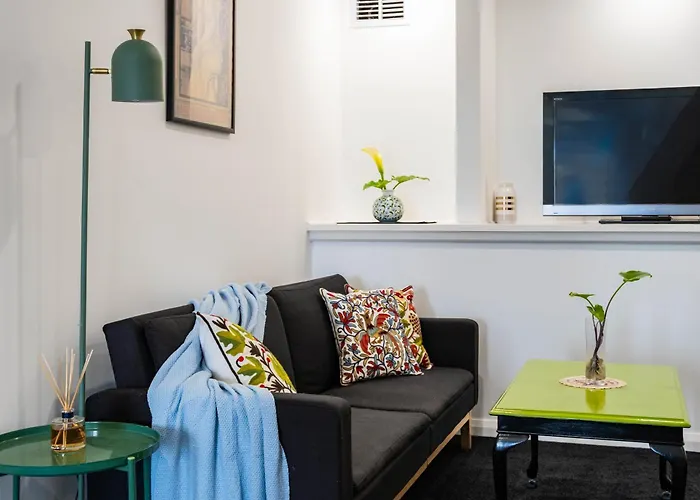 Hobart Retreat With City And Water View