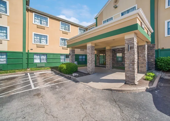 Hometowne Studios By Red Roof St. Louis - Airport/ N Lindbergh