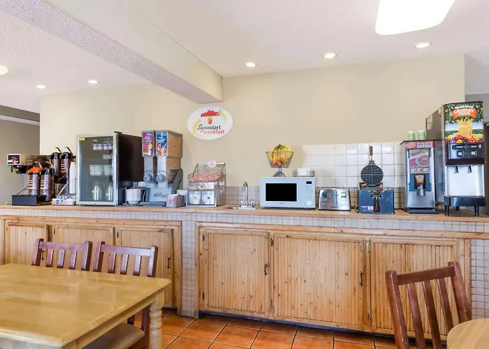 Super 8 By Wyndham Socorro