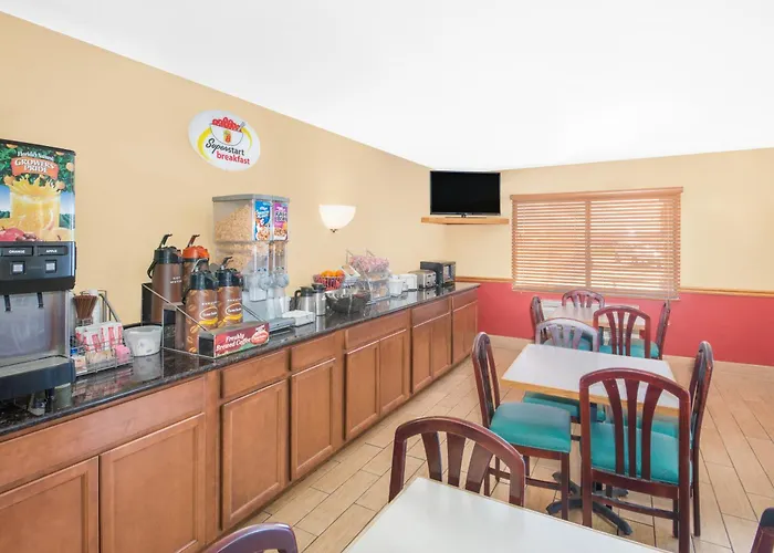 Super 8 By Wyndham Marshalltown