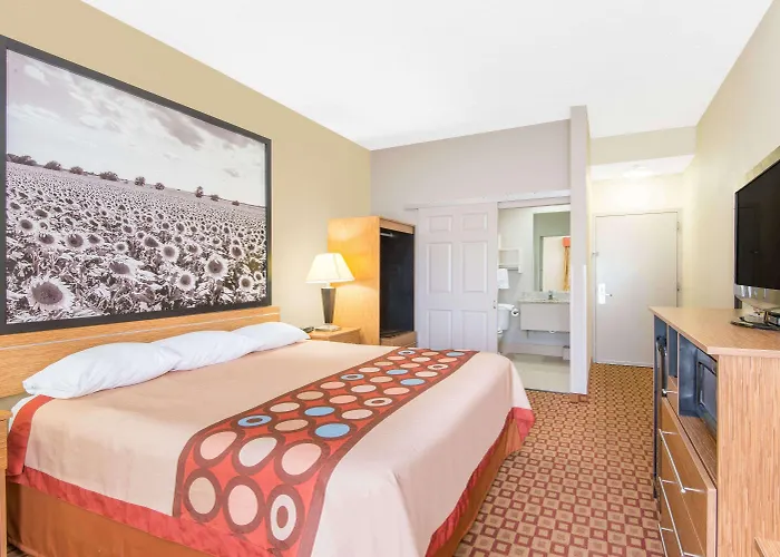 Super 8 By Wyndham Wichita South