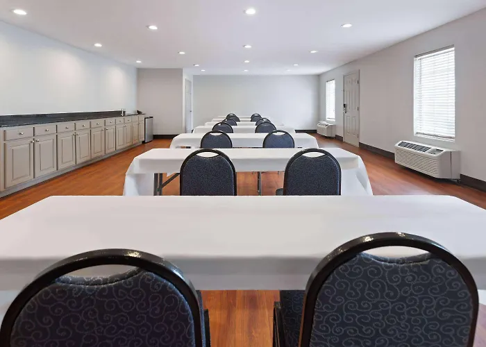 Days Inn By Wyndham Americus