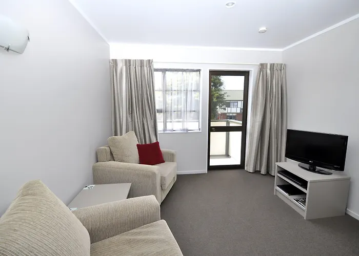 Knightsbridge Court Motor Lodge