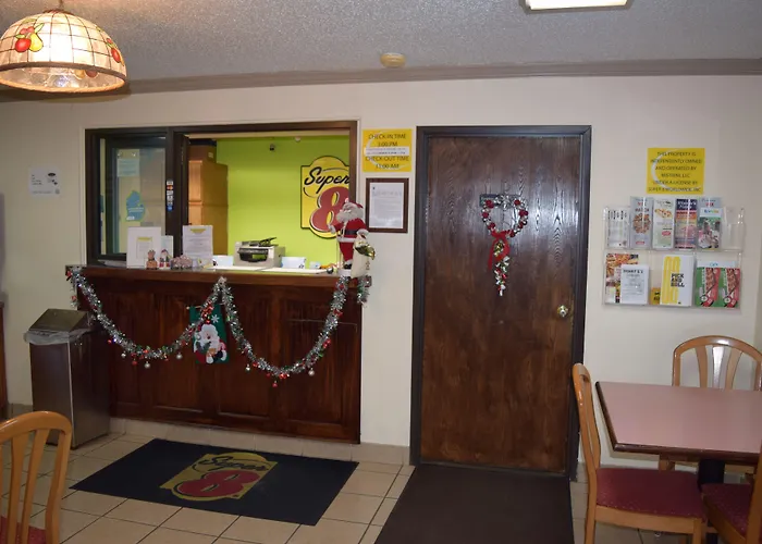 Super 8 By Wyndham Saginaw