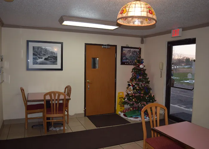 Super 8 By Wyndham Saginaw