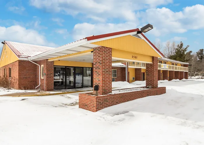Econo Lodge Cadillac By Choice