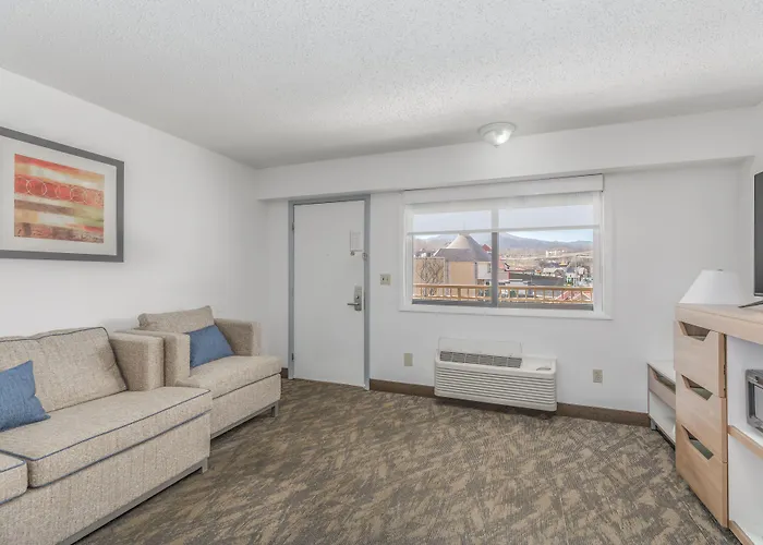 Crossroads Inn & Suites