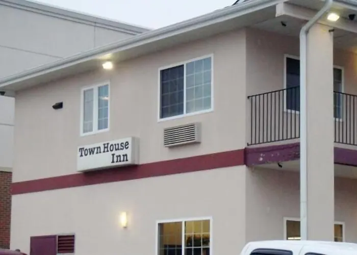 Townhouse Inn & Suites Omaha