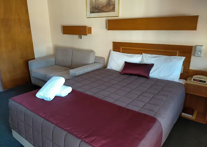 Country Motor Inn