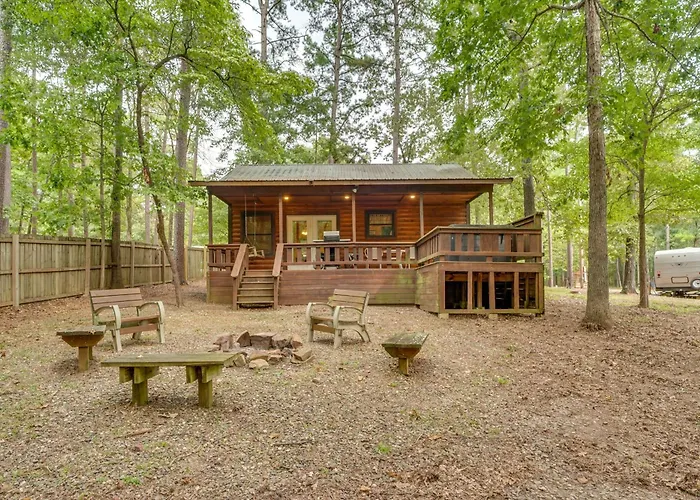 Hot Tub & Deck: Broken Bow 'Azalea House'