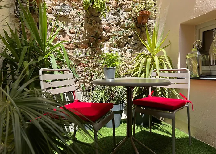 Les Petits Volets Appartements A 100M De La Mer