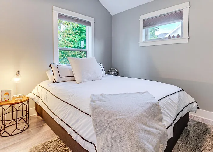 Walk To Dtwn: Charlevoix Condo W/ Fireplace