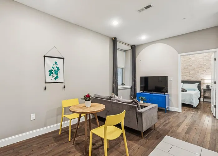 Stay At Luna On Callowhill