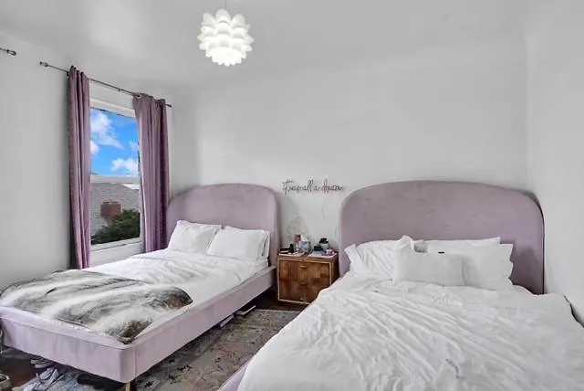Historic 1Br Free Parking Shared Lounge