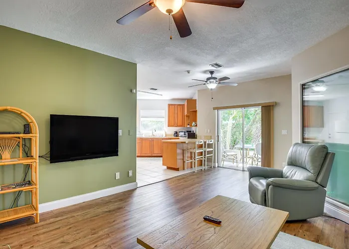 Walk To The Beach! New Smyrna Hideaway W/ Patio