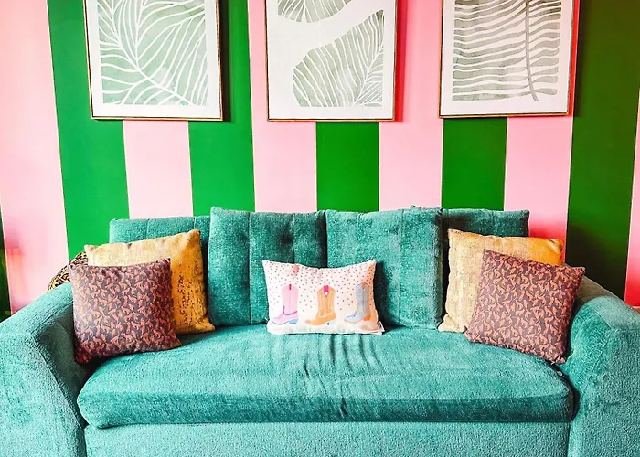 Dreaming With Dolly - Luxe Stay Near Broadway