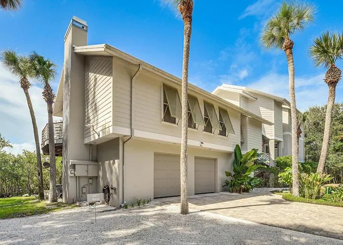 Walk To The Beach! New Smyrna Hideaway W/ Patio