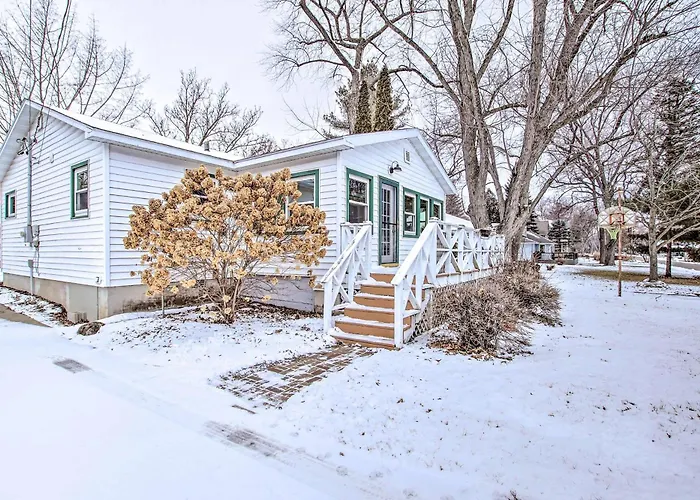 Green Lake Vacation Home W/ Screened Porch!