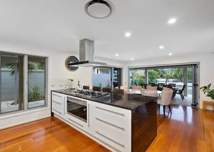 Sorrento Waterfront Retreat & Pool
