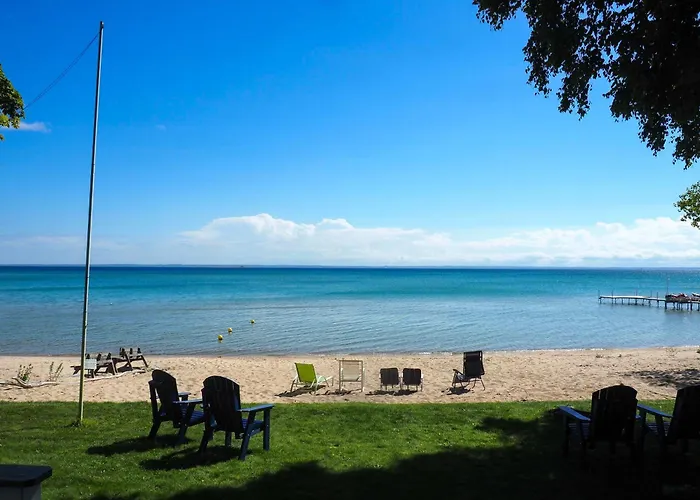 Spacious, Peaceful Lake House W/ Sandy Beach