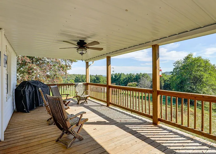 Expansive Yard, Beautiful Views! Sparta Getaway