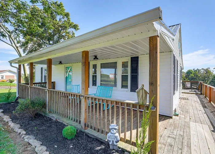 Expansive Yard, Beautiful Views! Sparta Getaway