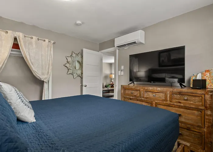 Downtown Cozy Home Base - Purple Sage 7
