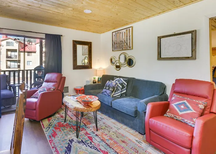 Ski-In Red River Retreat: Balcony, Mountain Views!