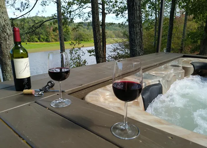Riverbend Ranch For Family Fun On Smith Lake! Dogs Welcome!