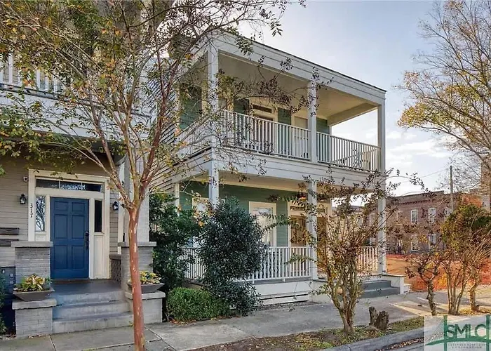 New! Stylish 1900S Renovated Duplex Apartment Building Near Forsyth & River St