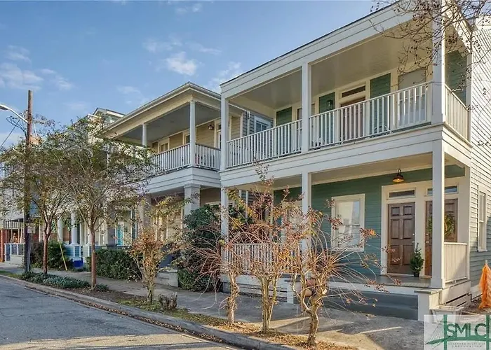 New! Stylish 1900S Renovated Duplex Apartment Building Near Forsyth & River St